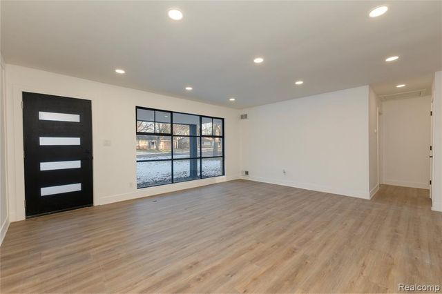 2483 Walce Drive, West Bloomfield, MI 48324