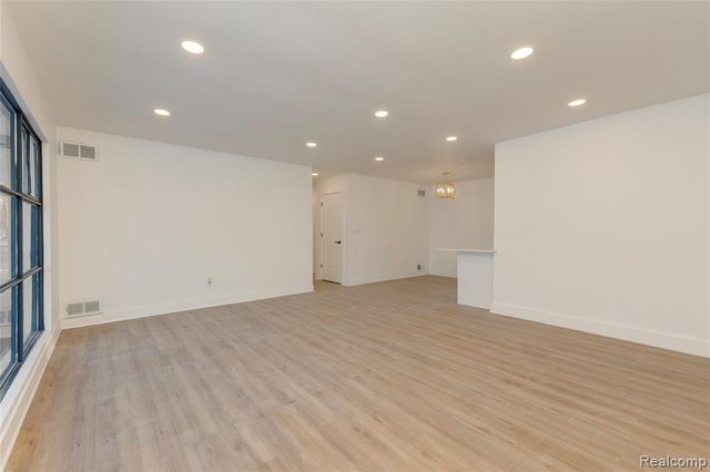 2483 Walce Drive, West Bloomfield, MI 48324