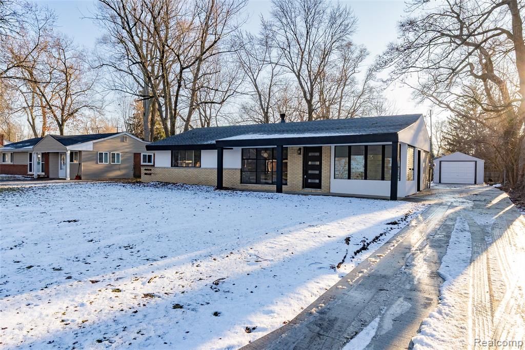 2483 Walce Drive, West Bloomfield, MI 48324