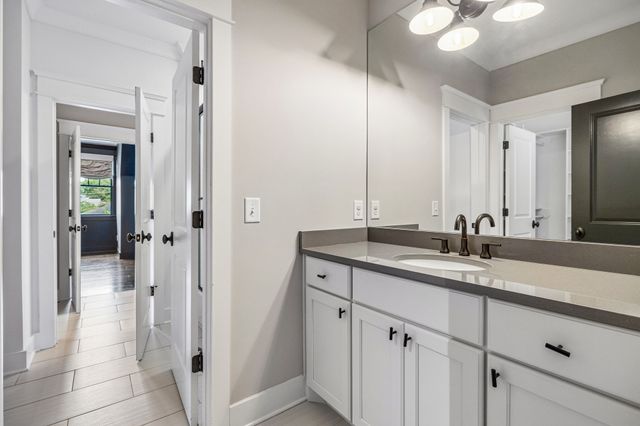 124B Lincoln Ct, Nashville, TN 37205