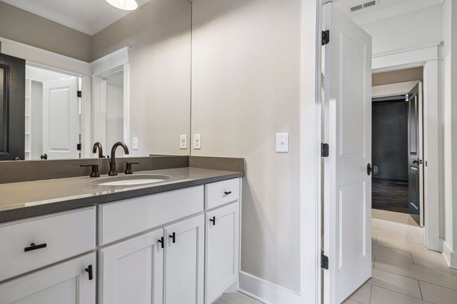 124B Lincoln Ct, Nashville, TN 37205