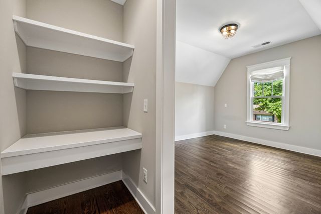 124B Lincoln Ct, Nashville, TN 37205
