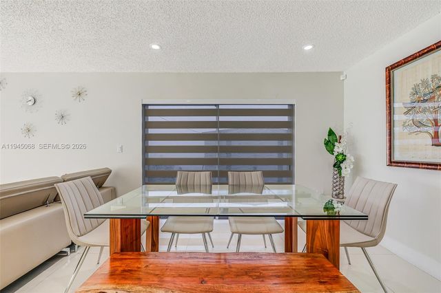 9526 SW 155th Ave, Miami, FL 33196