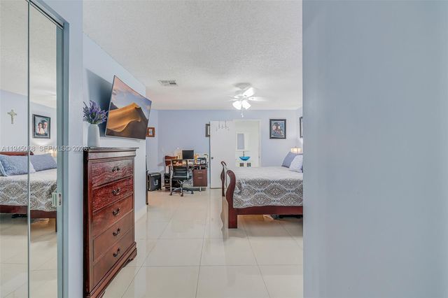 9526 SW 155th Ave, Miami, FL 33196