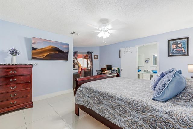 9526 SW 155th Ave, Miami, FL 33196