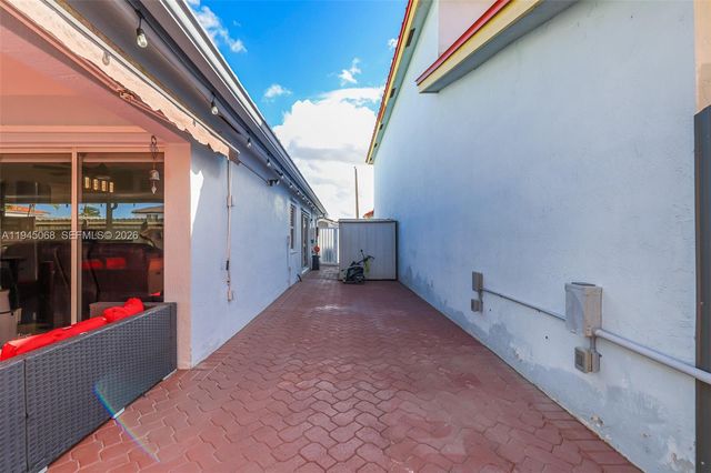 9526 SW 155th Ave, Miami, FL 33196