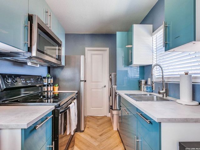 2415 W Poplar, San Antonio, TX 78207