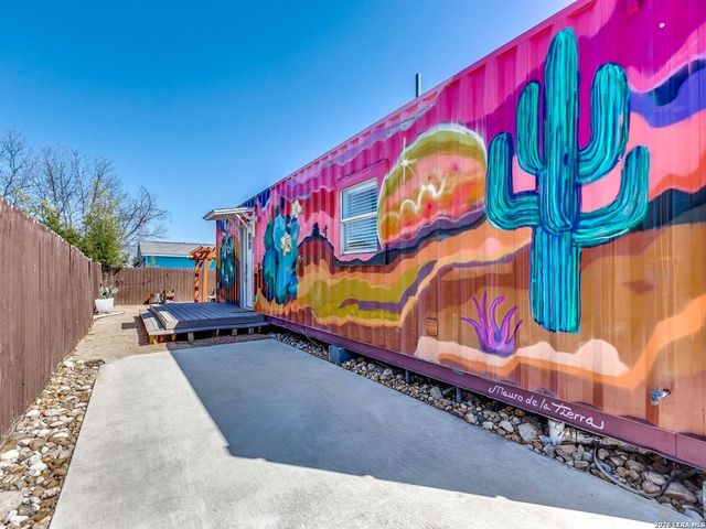 2415 W Poplar, San Antonio, TX 78207