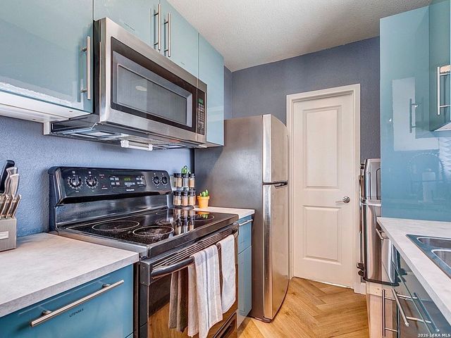 2415 W Poplar, San Antonio, TX 78207