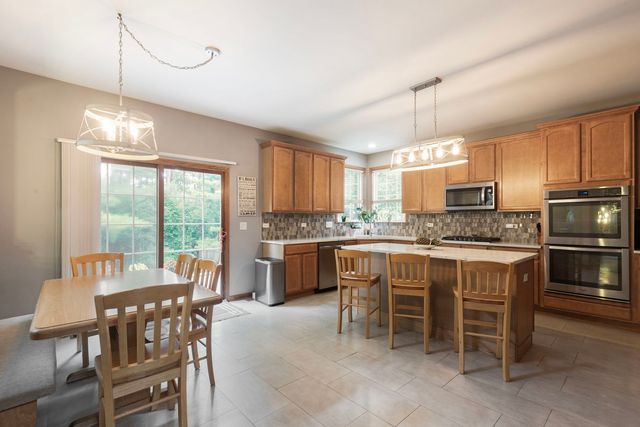 556 Prescott Lane, Gurnee, IL 60031