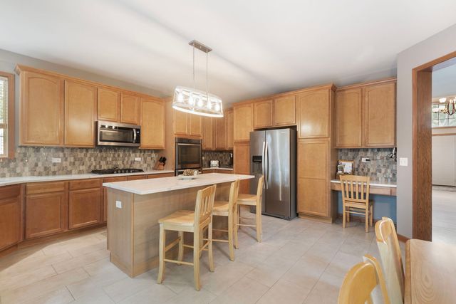 556 Prescott Lane, Gurnee, IL 60031