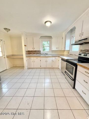 102 Keller Court, Jacksonville, NC 28540