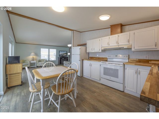 4875 N HIGHWAY 101 19, Depoe Bay, OR 97341