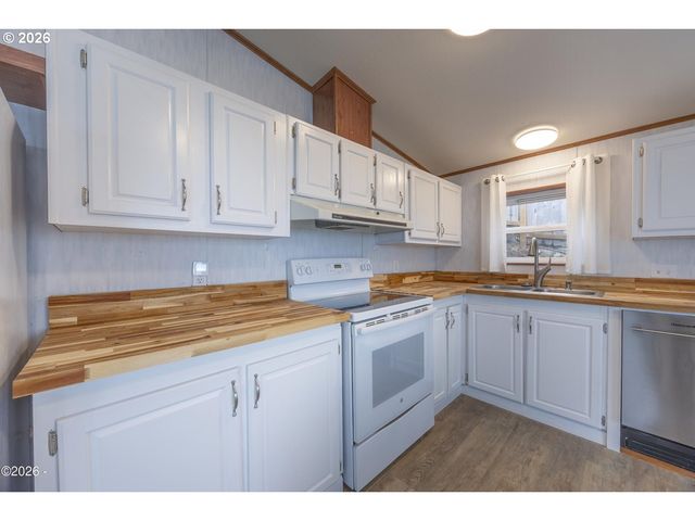 4875 N HIGHWAY 101 19, Depoe Bay, OR 97341