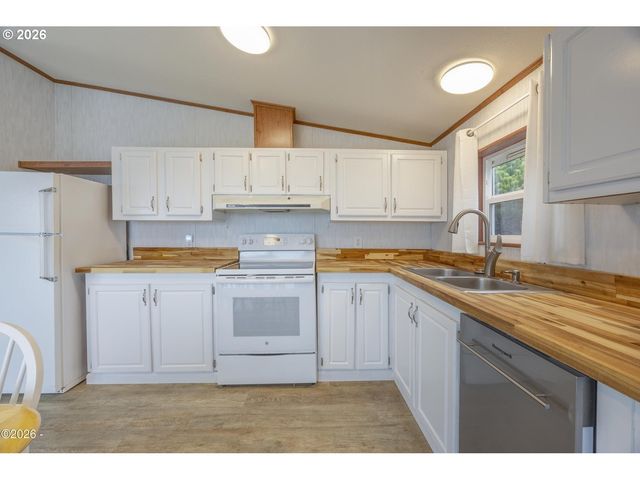 4875 N HIGHWAY 101 19, Depoe Bay, OR 97341