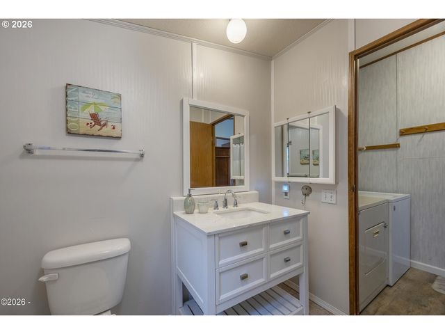 4875 N HIGHWAY 101 19, Depoe Bay, OR 97341