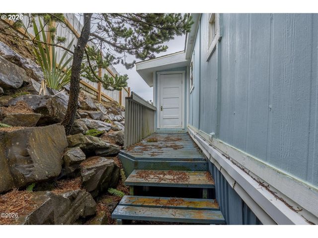 4875 N HIGHWAY 101 19, Depoe Bay, OR 97341