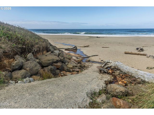 4875 N HIGHWAY 101 19, Depoe Bay, OR 97341