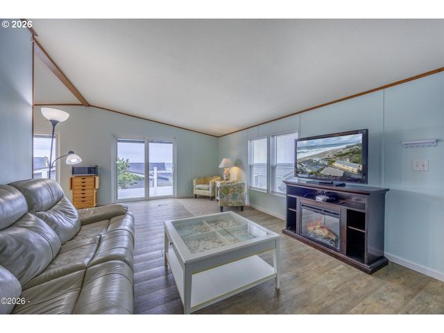 4875 N HIGHWAY 101 19, Depoe Bay, OR 97341