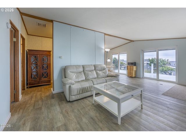 4875 N HIGHWAY 101 19, Depoe Bay, OR 97341