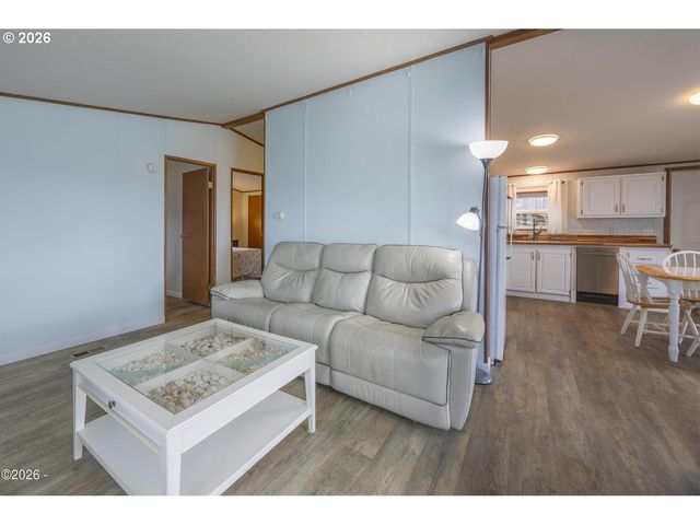 4875 N HIGHWAY 101 19, Depoe Bay, OR 97341