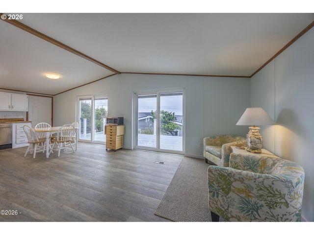 4875 N HIGHWAY 101 19, Depoe Bay, OR 97341