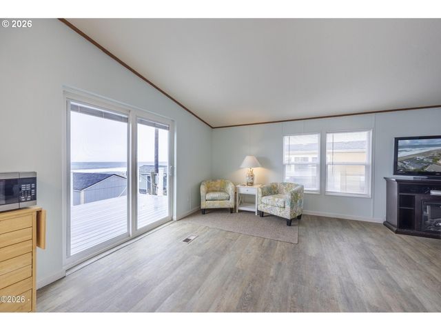 4875 N HIGHWAY 101 19, Depoe Bay, OR 97341