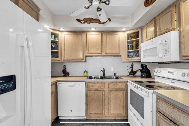 2000 Coco Plum Dr Apt 603, Marathon, FL 33050