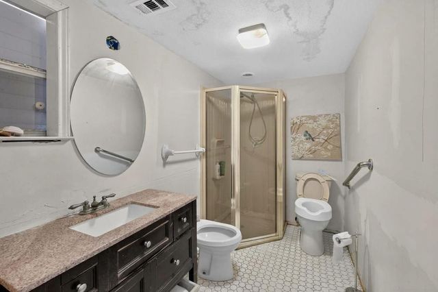 16610 Bahama Way, Jamaica Beach, TX 77554