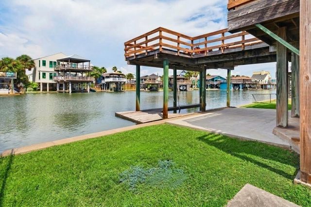 16610 Bahama Way, Jamaica Beach, TX 77554