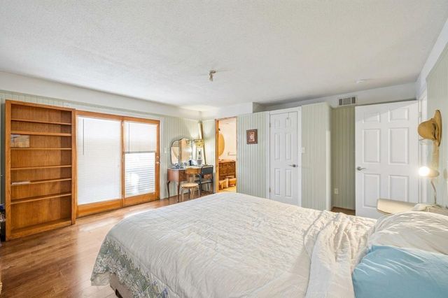 16610 Bahama Way, Jamaica Beach, TX 77554