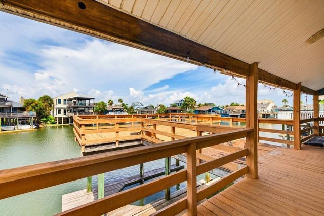 16610 Bahama Way, Jamaica Beach, TX 77554