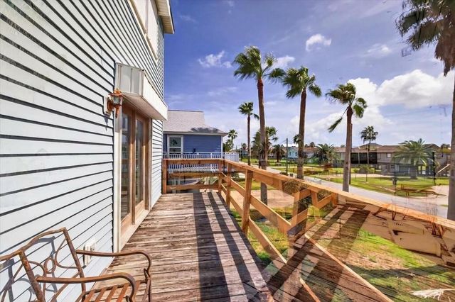 16610 Bahama Way, Jamaica Beach, TX 77554