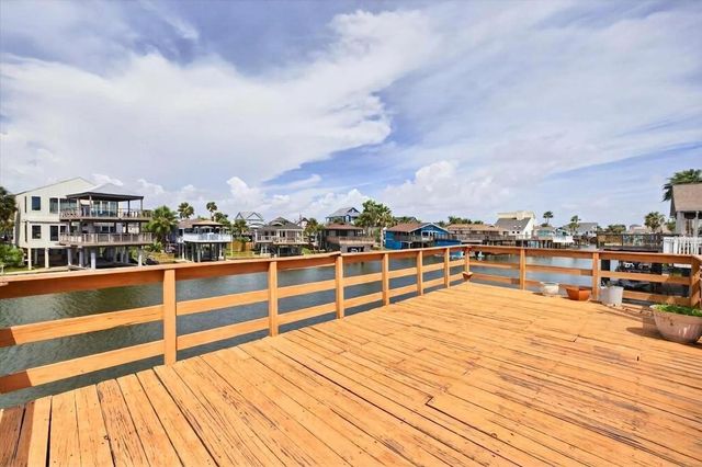 16610 Bahama Way, Jamaica Beach, TX 77554