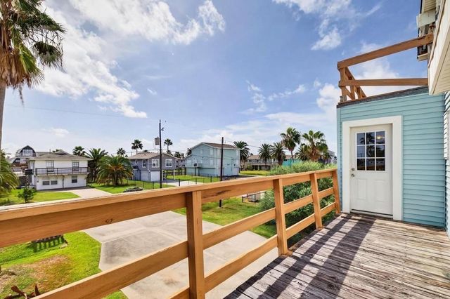 16610 Bahama Way, Jamaica Beach, TX 77554