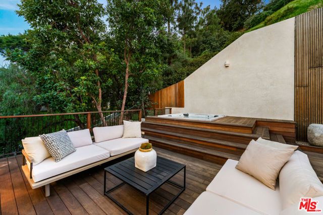 2965 Passmore Drive, Los Angeles, CA 90068