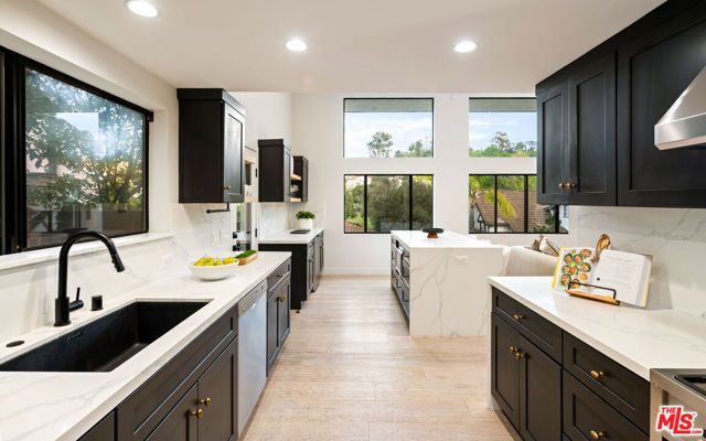 2965 Passmore Drive, Los Angeles, CA 90068