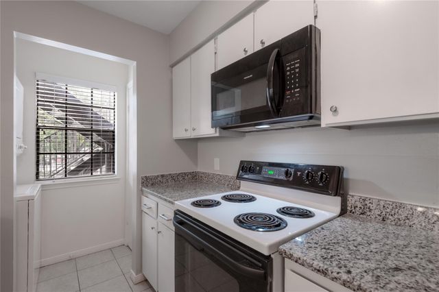 2401 Sycamore Avenue C2, Huntsville, TX 77340