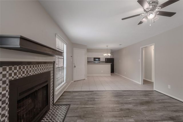 2401 Sycamore Avenue C2, Huntsville, TX 77340