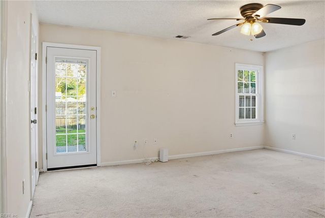 31 Lantern WAY, Portsmouth, VA 23703