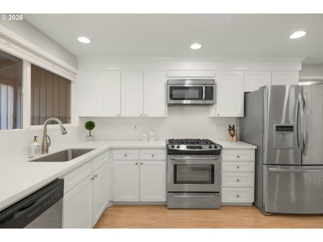 8785 Sw MORGAN Dr, Beaverton, OR 97008