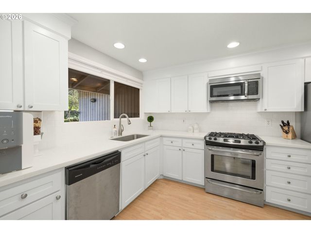 8785 Sw MORGAN Dr, Beaverton, OR 97008