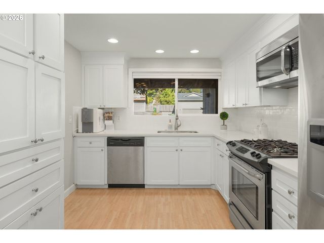 8785 Sw MORGAN Dr, Beaverton, OR 97008