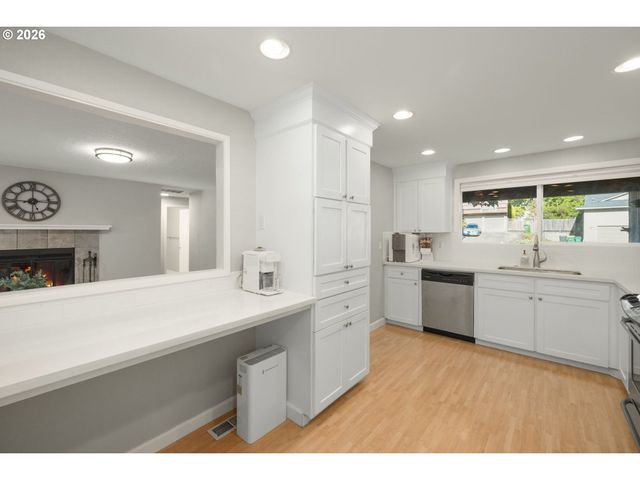 8785 Sw MORGAN Dr, Beaverton, OR 97008