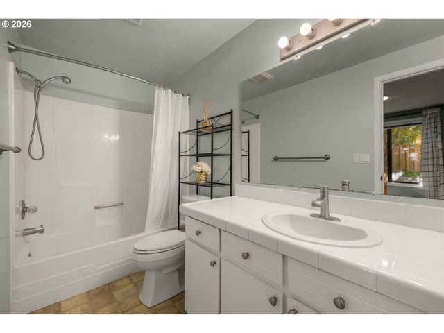 8785 Sw MORGAN Dr, Beaverton, OR 97008