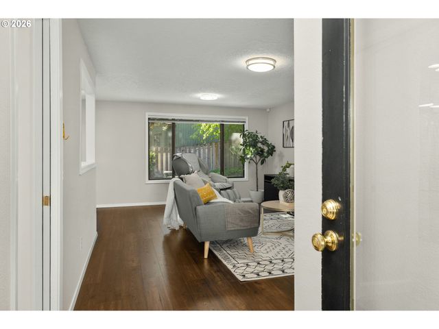 8785 Sw MORGAN Dr, Beaverton, OR 97008
