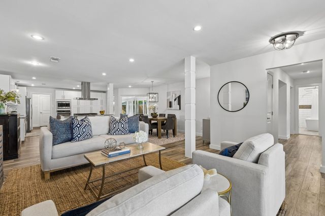 6821 Kingsbury Drive, Dallas, TX 75231