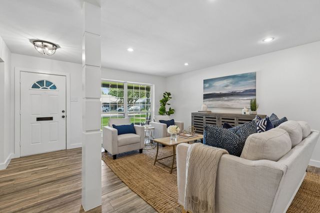 6821 Kingsbury Drive, Dallas, TX 75231