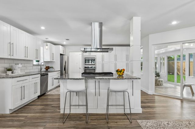 6821 Kingsbury Drive, Dallas, TX 75231