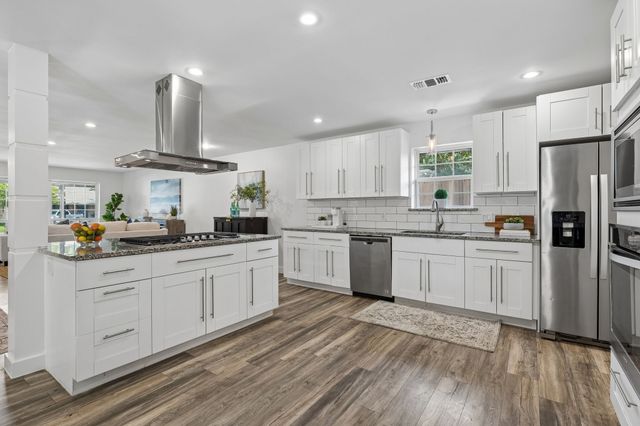 6821 Kingsbury Drive, Dallas, TX 75231